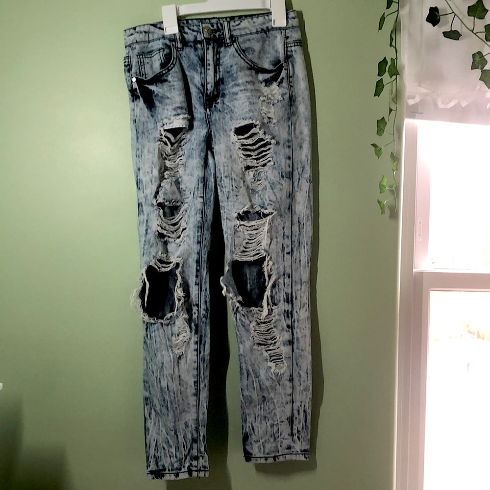 Womans Bleach Washed Ultra Ripped Blue Jeans (Size: 0) (Brand: Almost Famous)